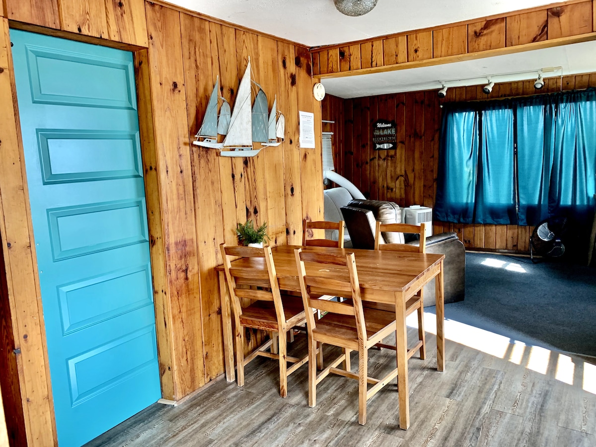 2 Bedroom Resort Cabin w/ Lake & Beach Views!