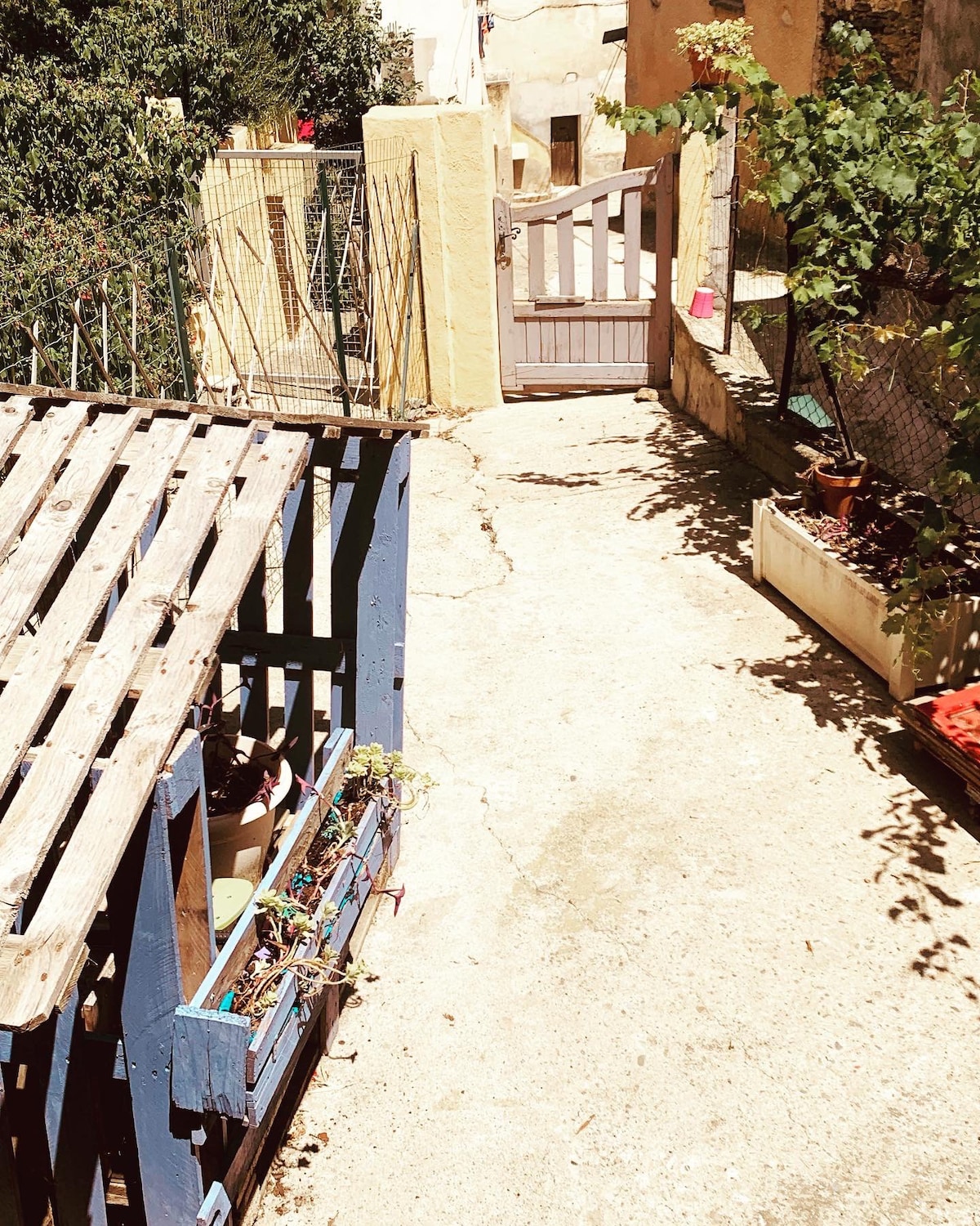 Maison de village sur le chemin de Serrabonne.