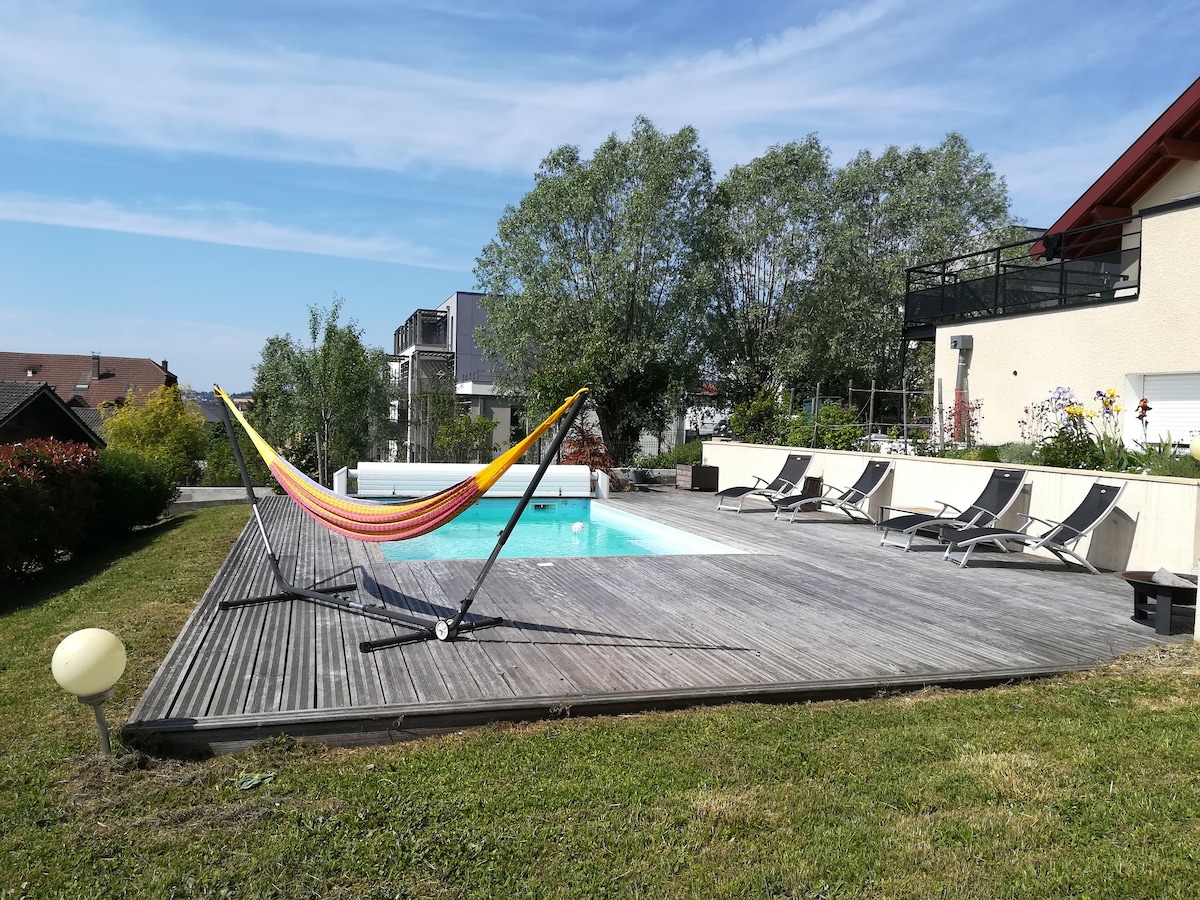 House with swimming pool &tremendous mountain view