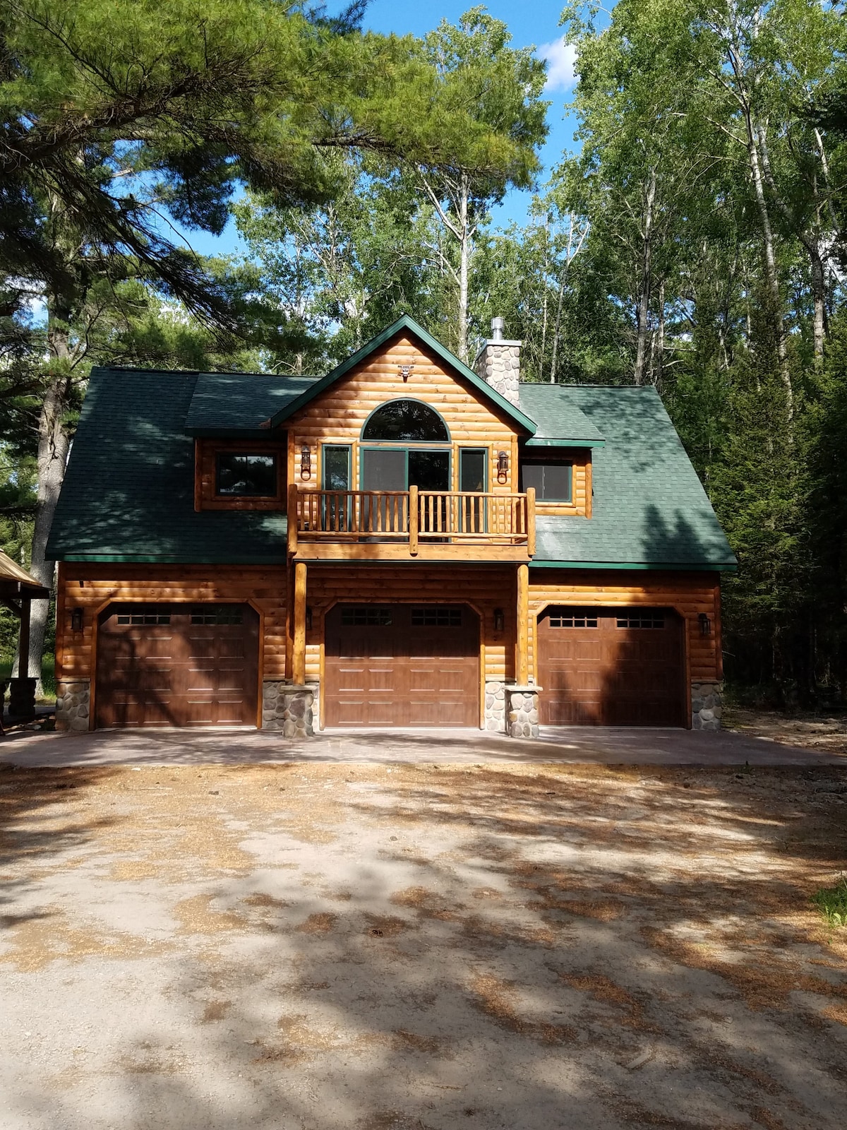 2 Bedroom cabin on the Au Sable River.