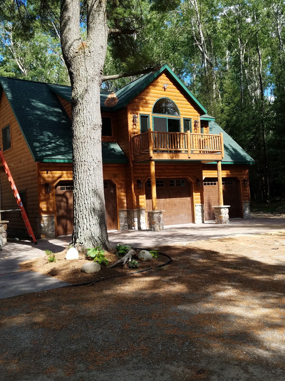 2 Bedroom cabin on the Au Sable River.