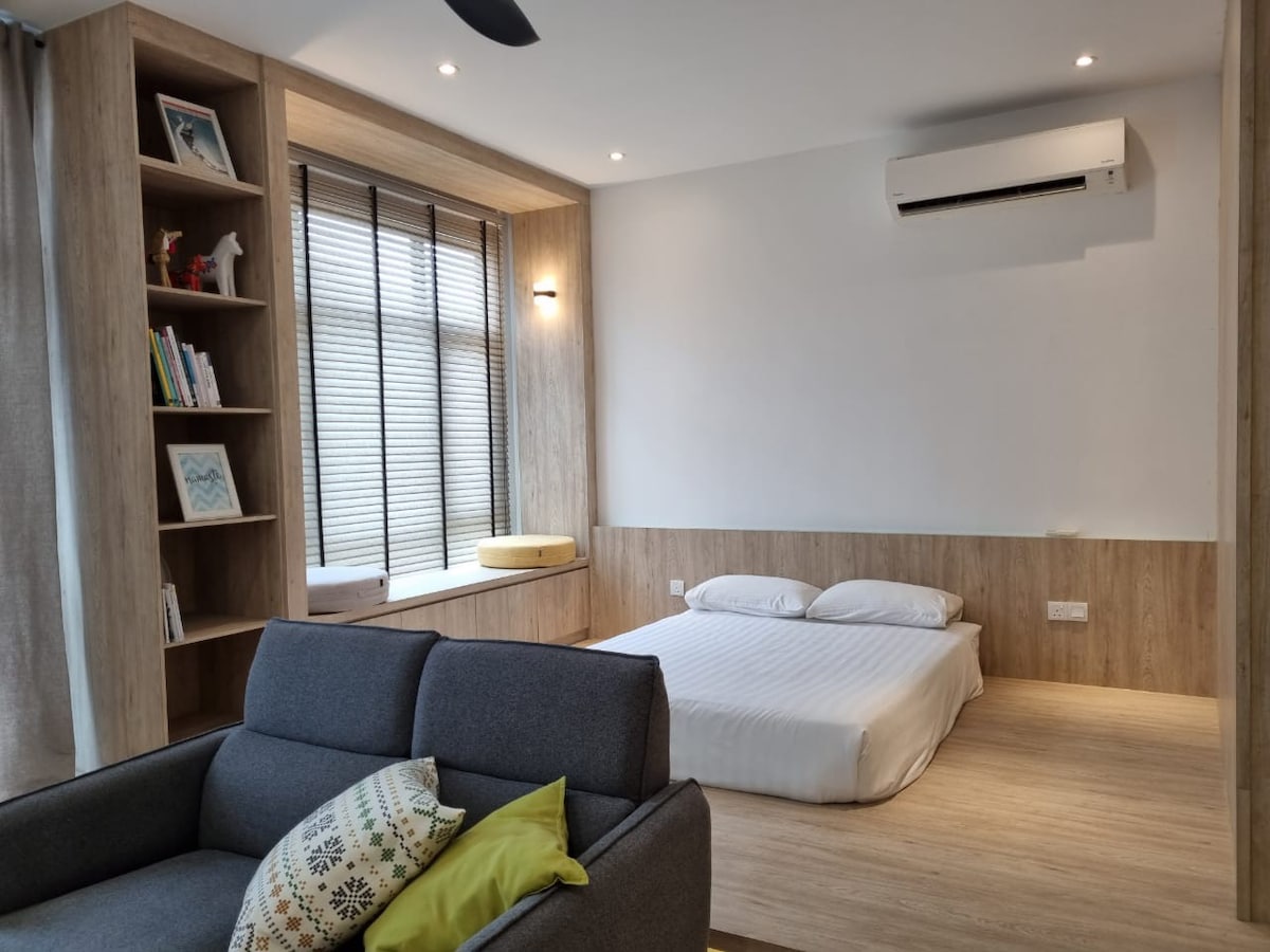 独特室内设计的舒适单间公寓