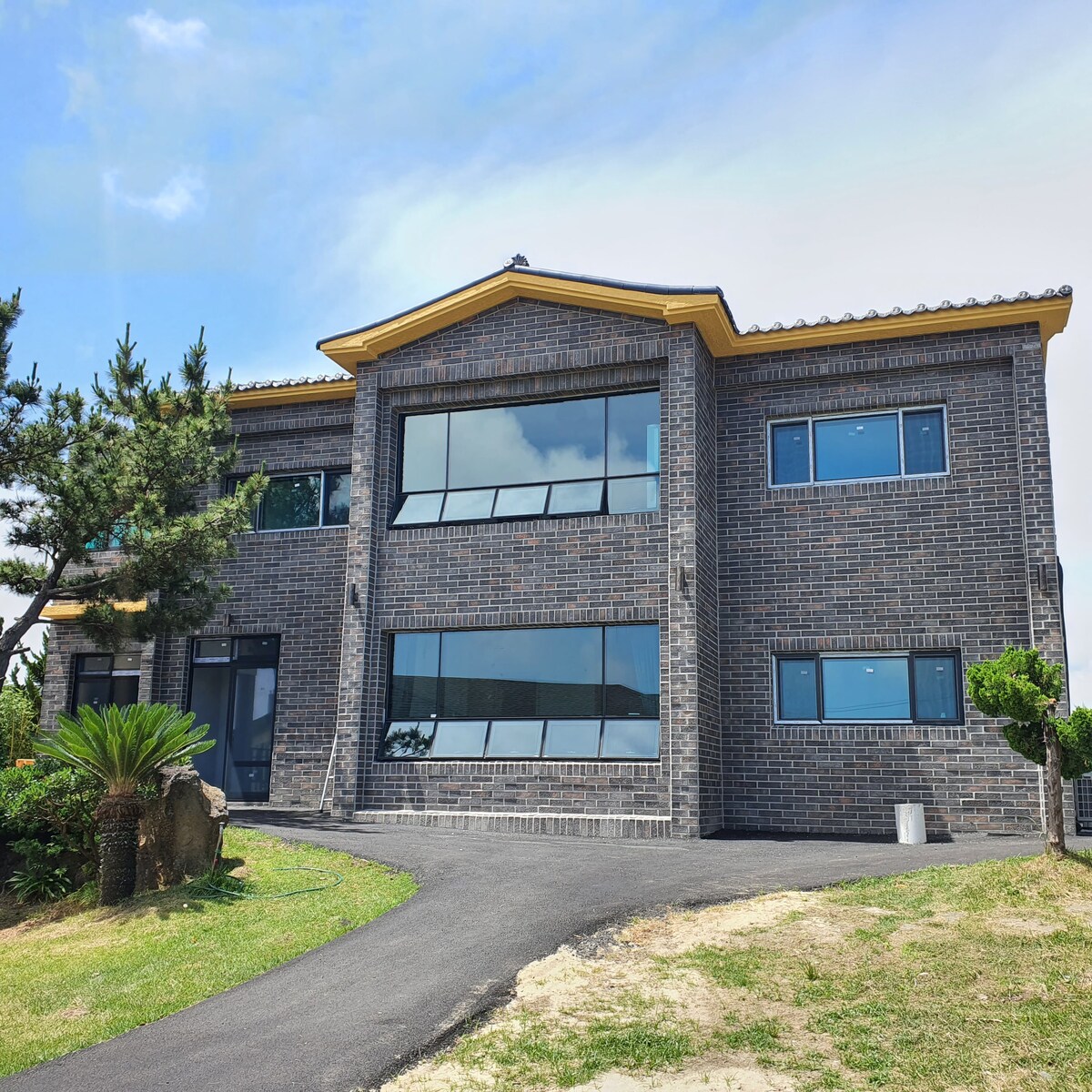 宽敞舒适的住宿，靠近Seopjikoji Udo, Seongsan Ilchulbong, 'On the Stone Suite （一楼）