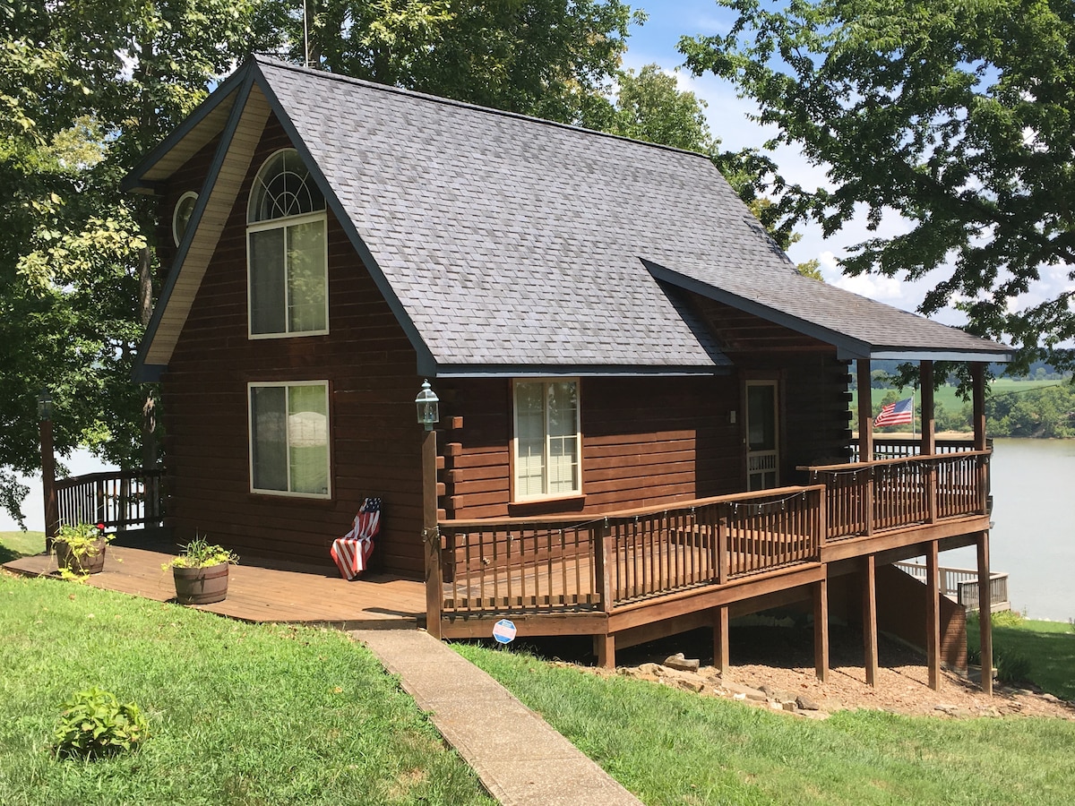 Spacious river cabin overlooking the Ohio river.