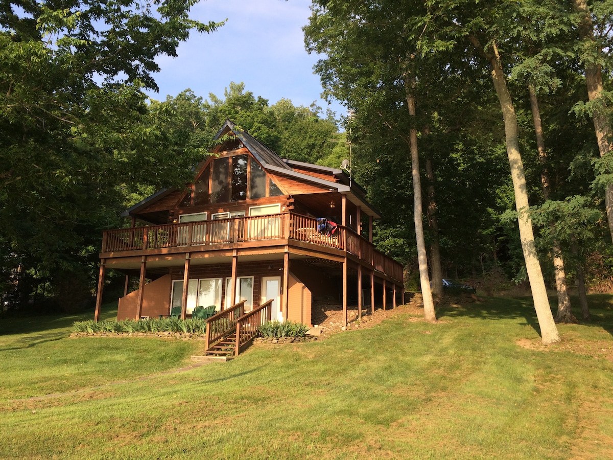 Spacious river cabin overlooking the Ohio river.