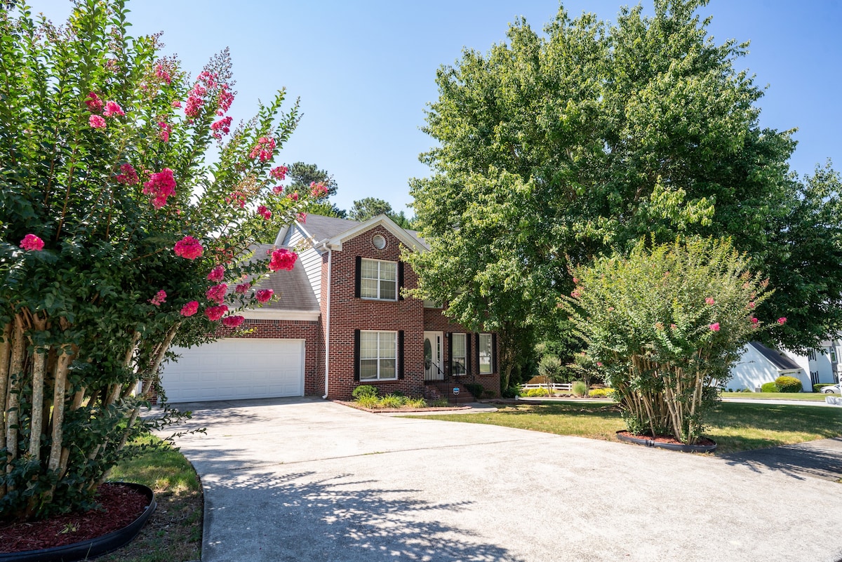 3 BED/BATH LOGANVILLE MANOR - CLOSE TO EVERYTHING!