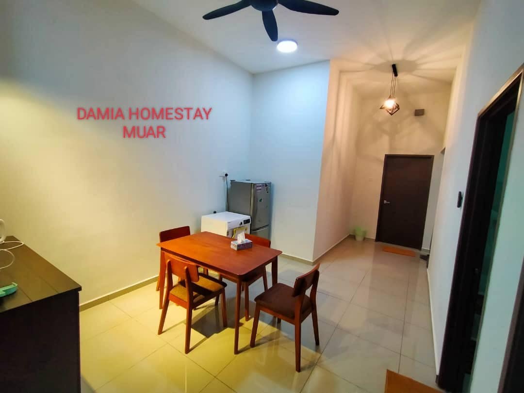 DAMIA HOMESTAY MUAR