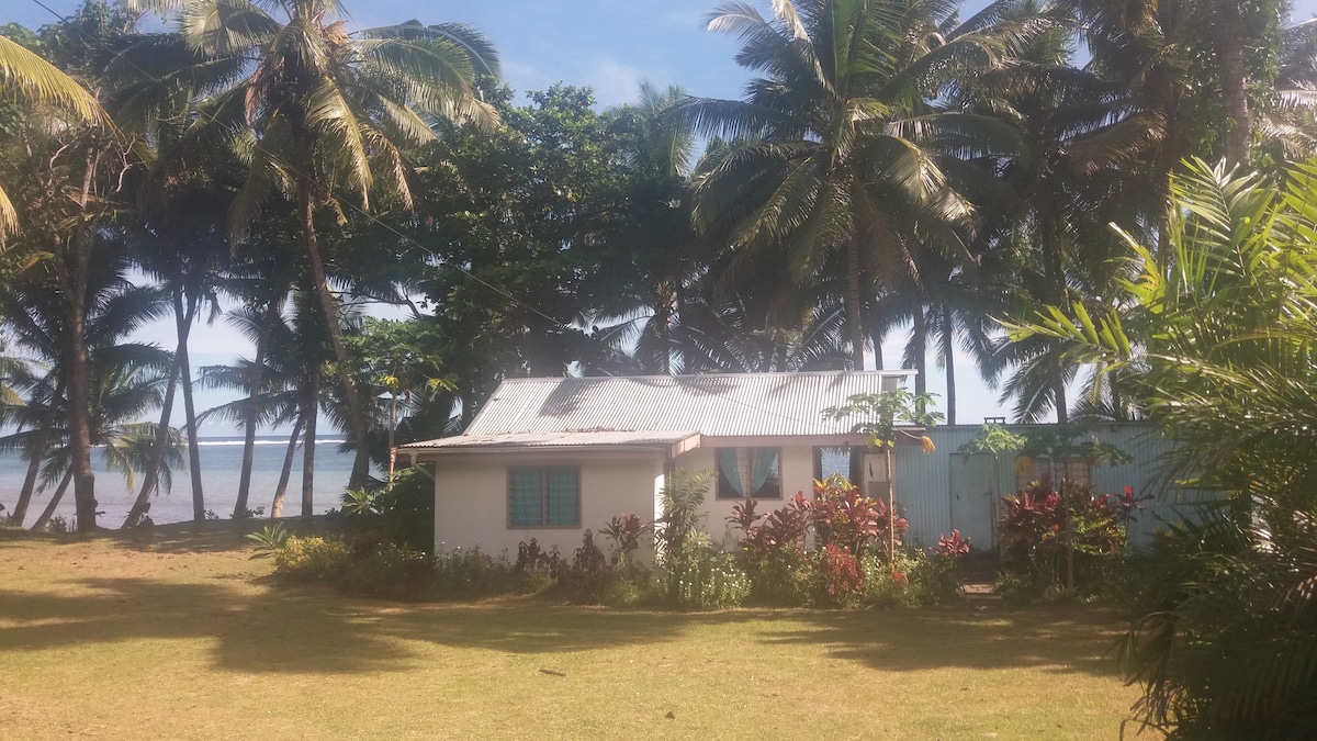 Beachfront - 1 Bedroom cottage with free parking.