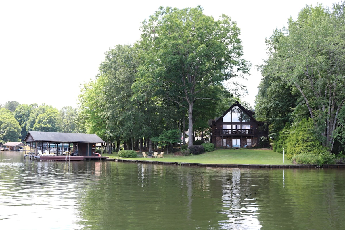 乡村原木小屋，可欣赏加斯顿湖的迷人景致！