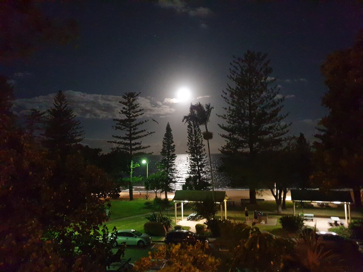 Private Room above Redcliffe Beach