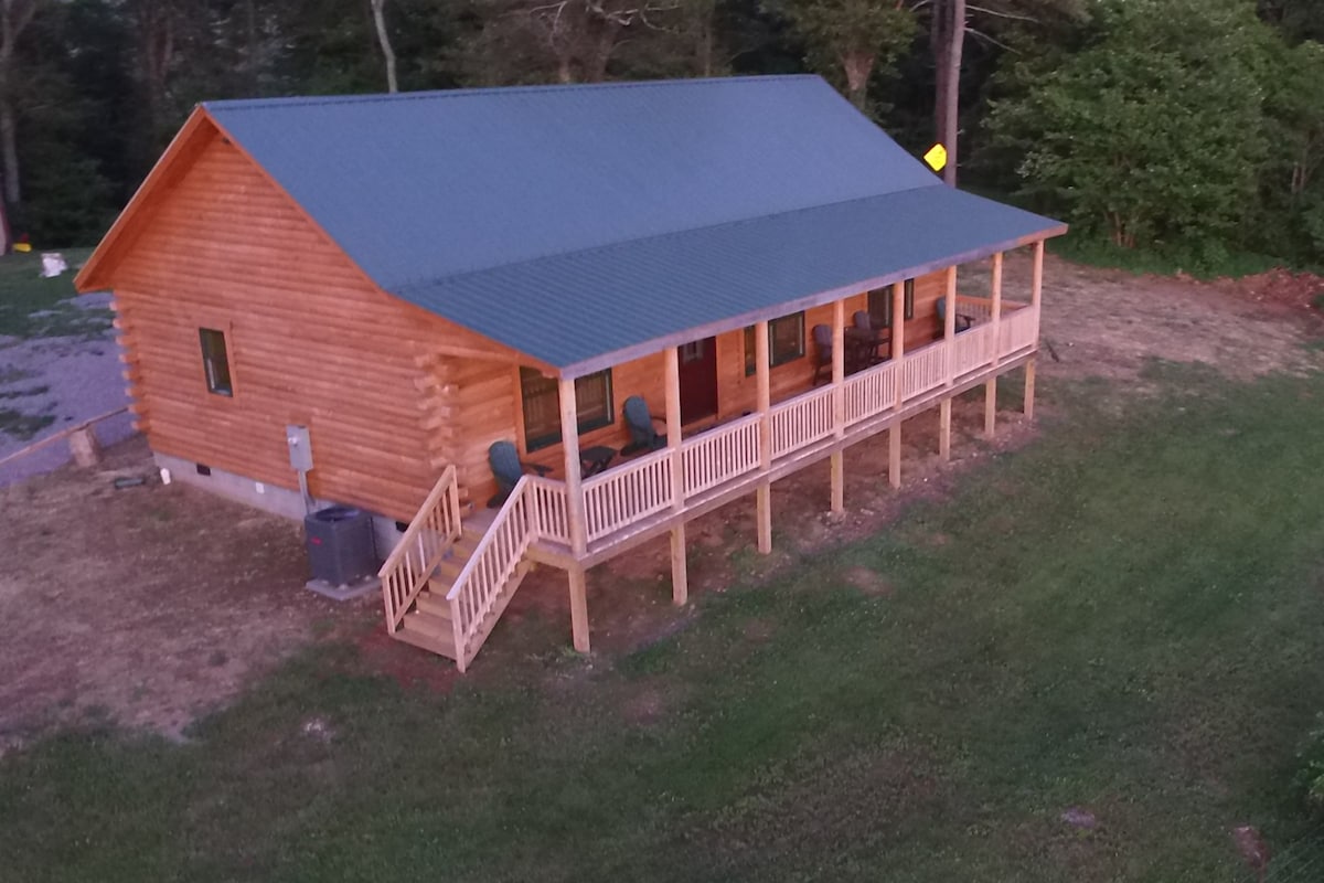 A secluded 2 bed, 2 bath 
log cabin