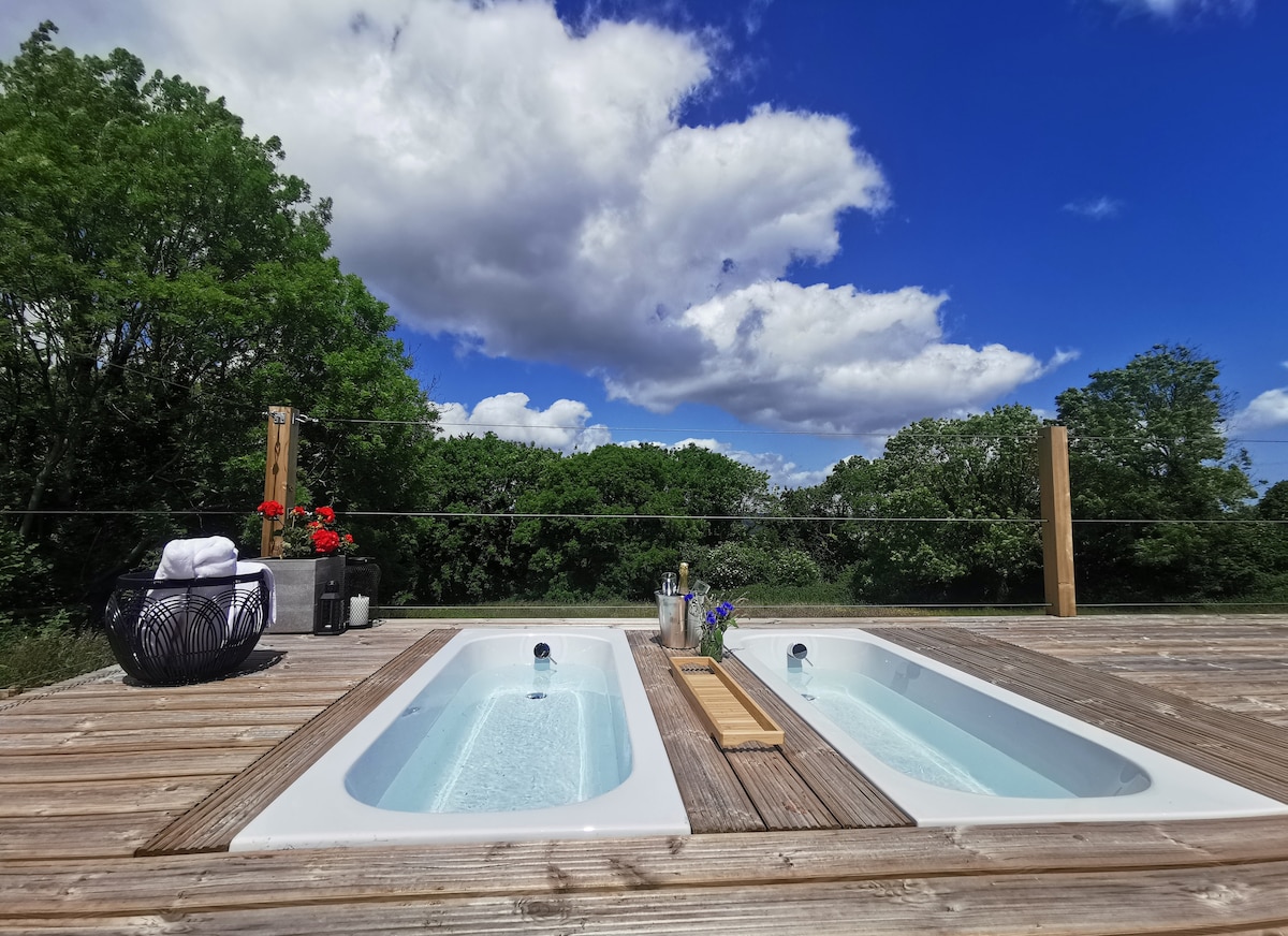 Meadow & Moor: Geo Dome with outdoor baths, Devon