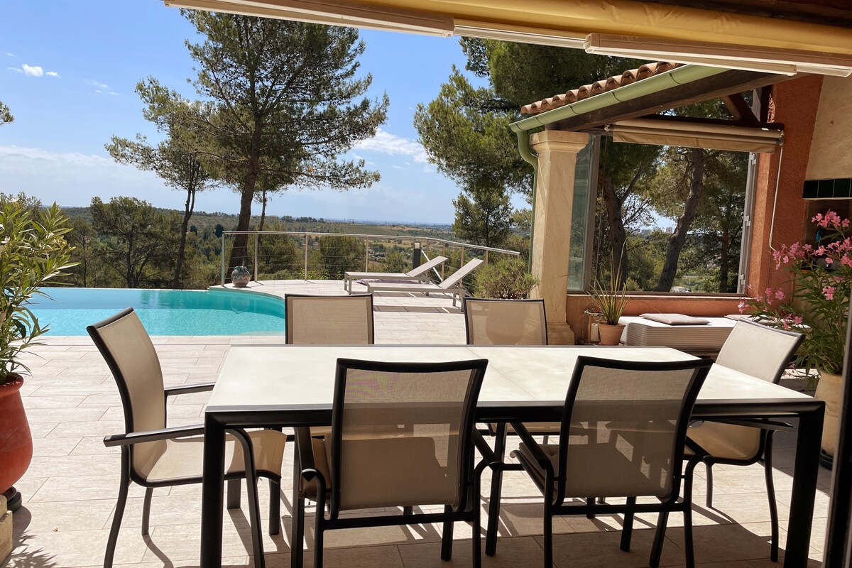 Family house with swimming pool and view