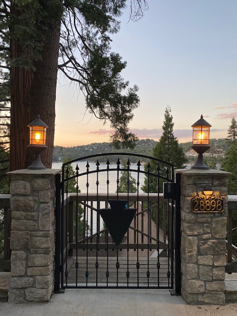 Lake Front w/ Dock, Hot Tub and Spectacular Views!