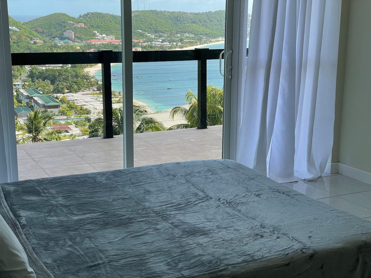 Glamorous 2 bedroom/beach view