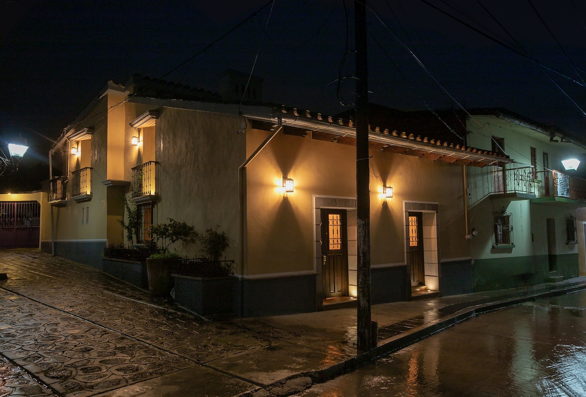 "Posada del callejón" con chimenea. 10 personas