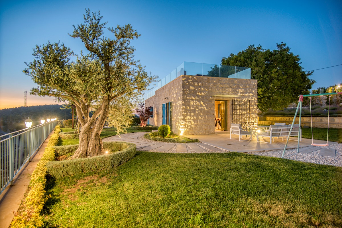 Red Oak House W/ Garden in Assia, Batroun District