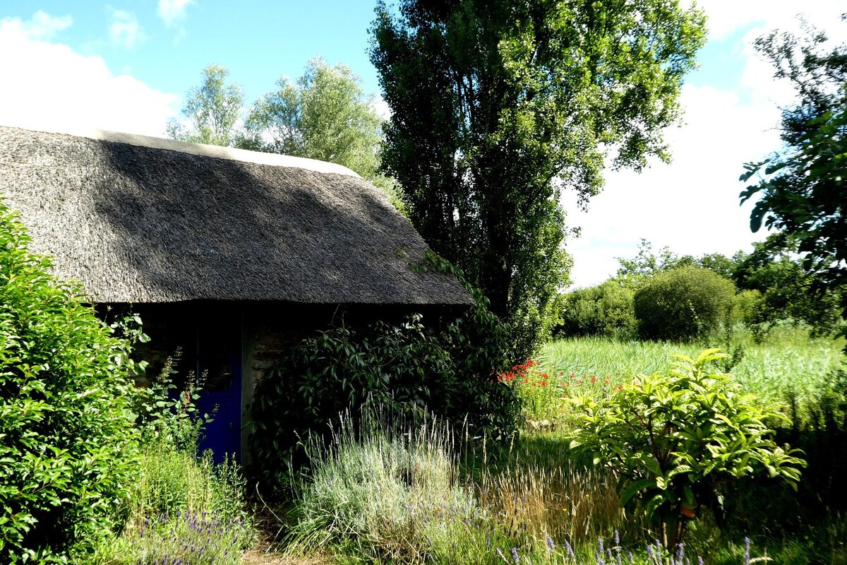 Chambre bleue dans une longère de Brière