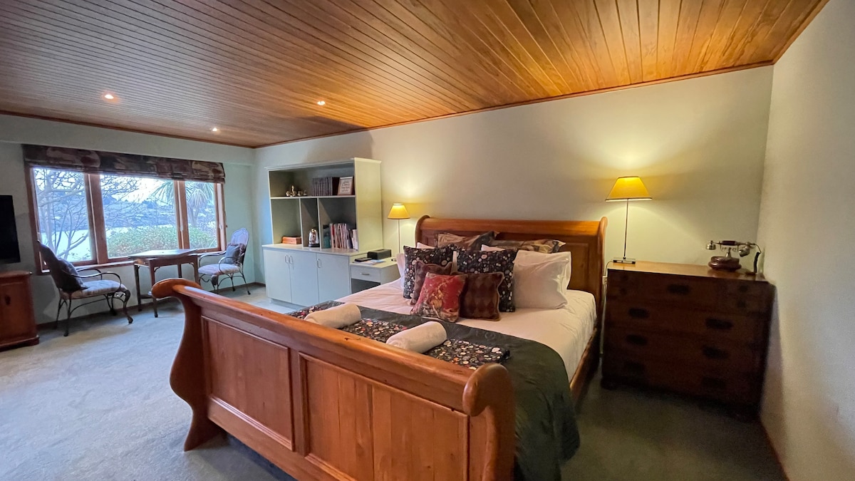 Wakatipu Gold Suite - Lake View