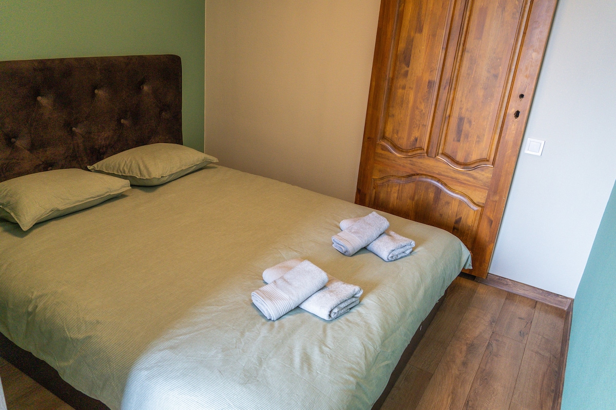 Warm, relaxing & fully equipped. For 3 guests.