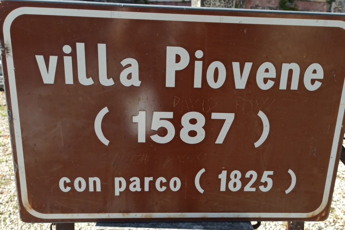 Villa PioveneApartments 024052-LOC-00007