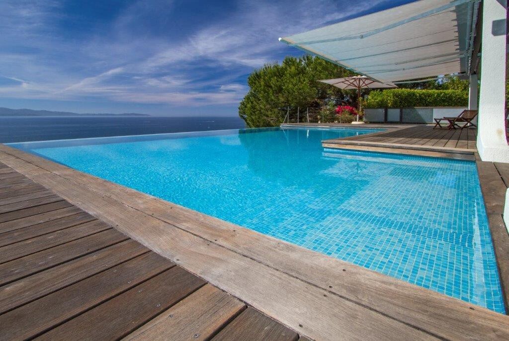 Magnifique villa, piscine à débordement