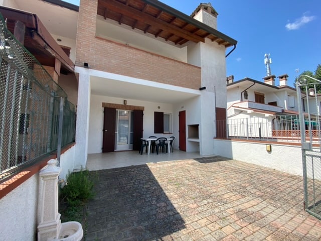 Ground floor villa, double garden, climatisation