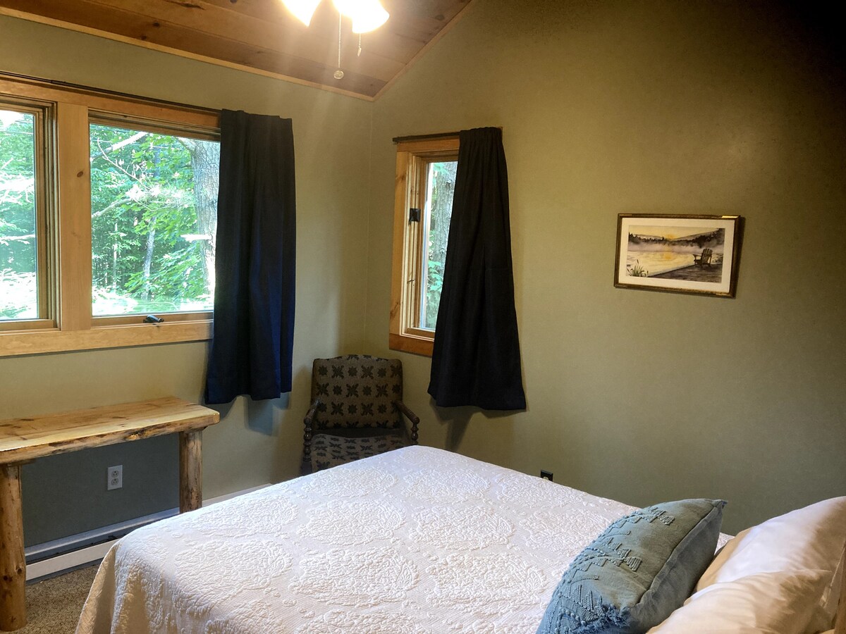 Cozy Convenient Brantingham Cabin