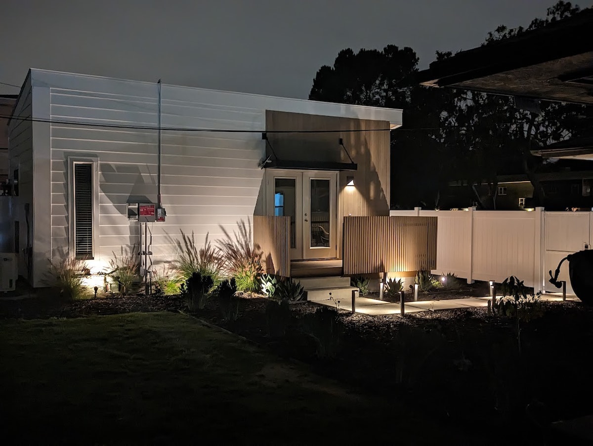 Modern Guest House in Baldwin Hills