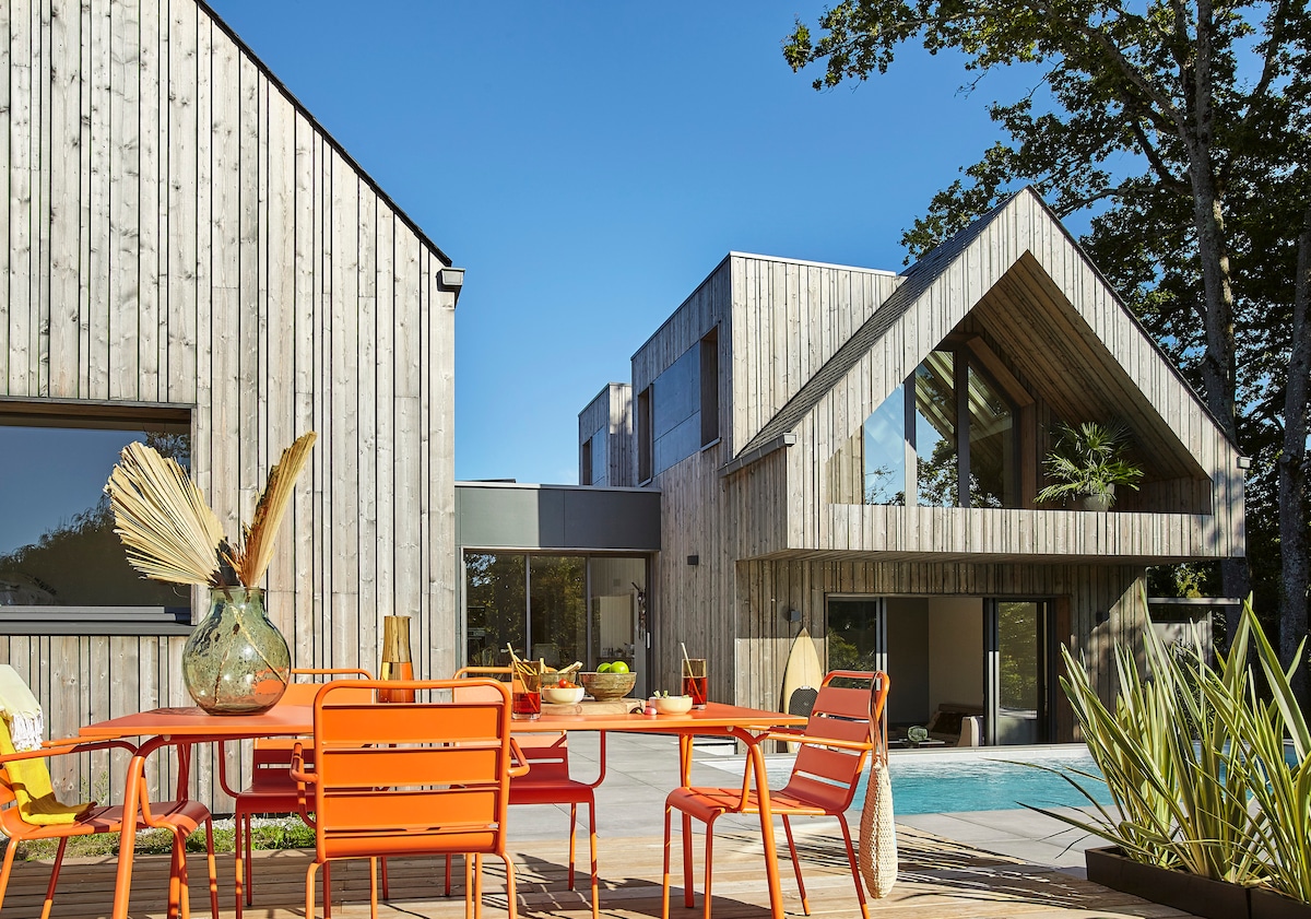 Charmante maison bois avec piscine.