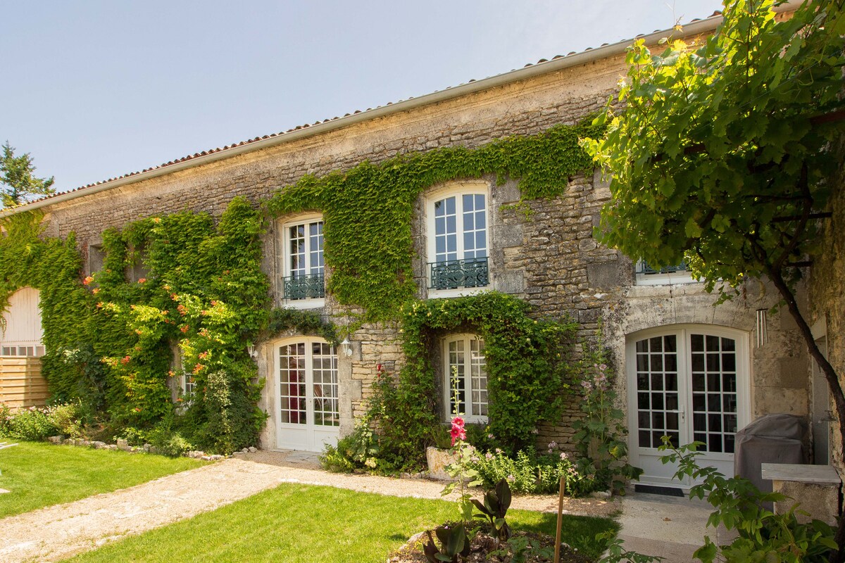 Maison rustique au coeur du charme charentais