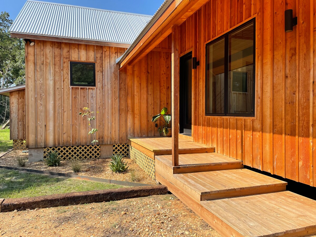 The Modern Mule - Relaxing & stylish cabin escape!