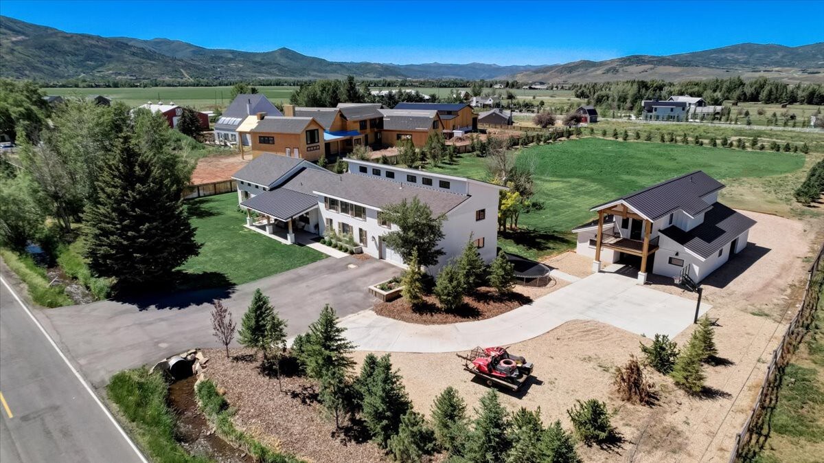 Perfect location farm house get away in park city