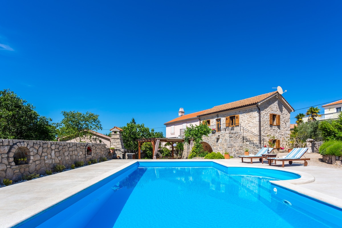 Charming Villa Katarina With Private Swimming Pool