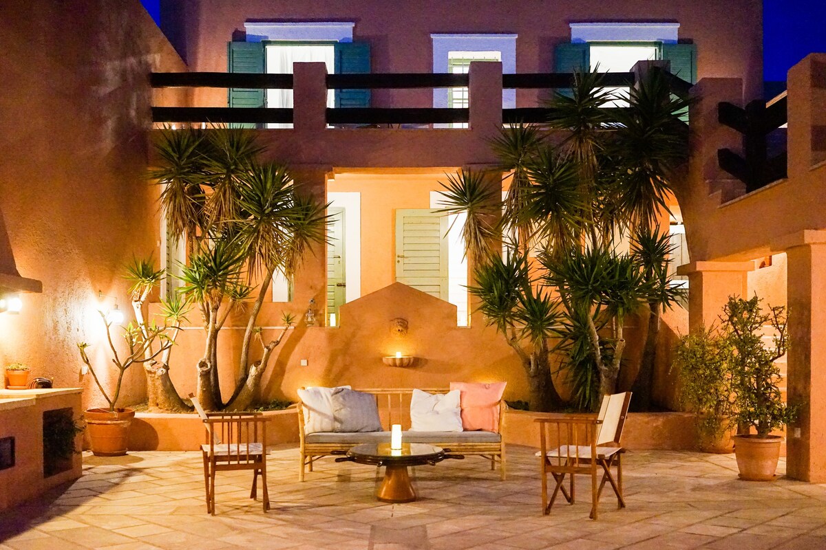Exquisite beachfront mansion, 7 bedrooms- Syros