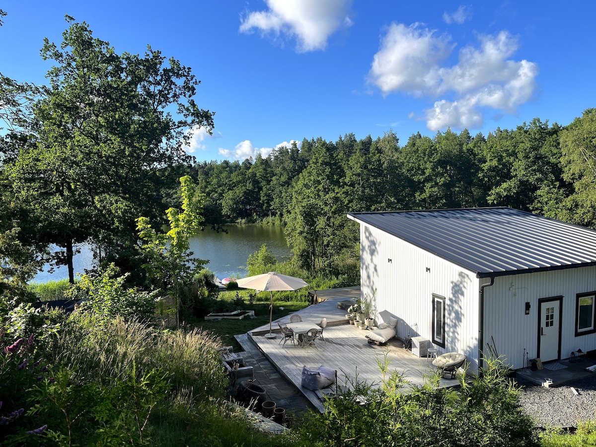 SJÖTOMT egen badbrygga 90min fr Sthlm