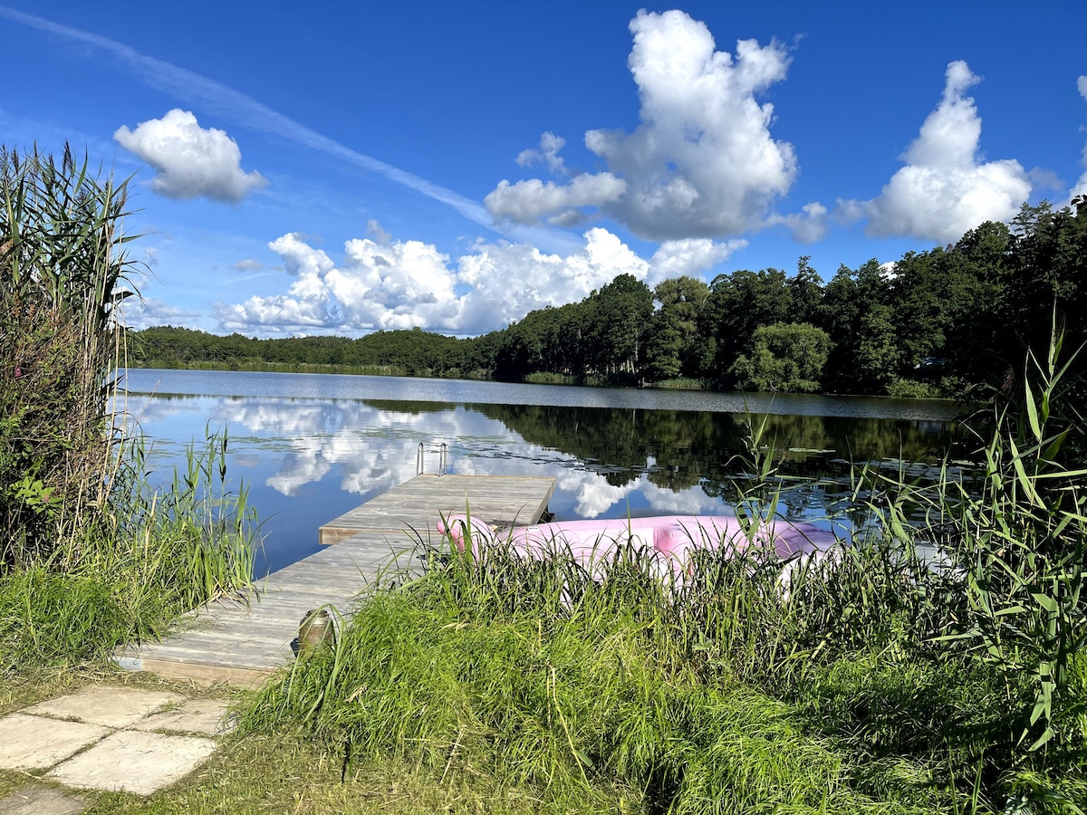 SJÖTOMT egen badbrygga 90min fr Sthlm