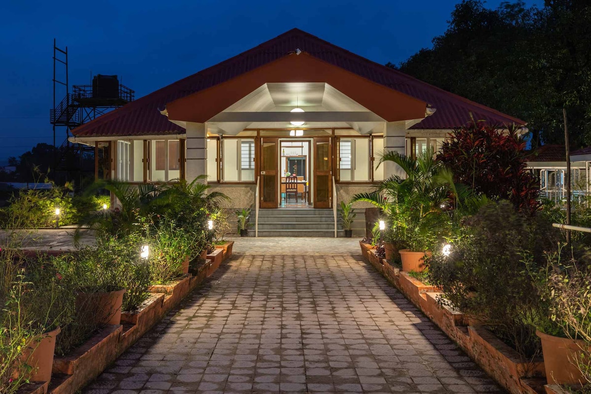 StayVista Villa Aangan - 5BR with Pool & Lawn