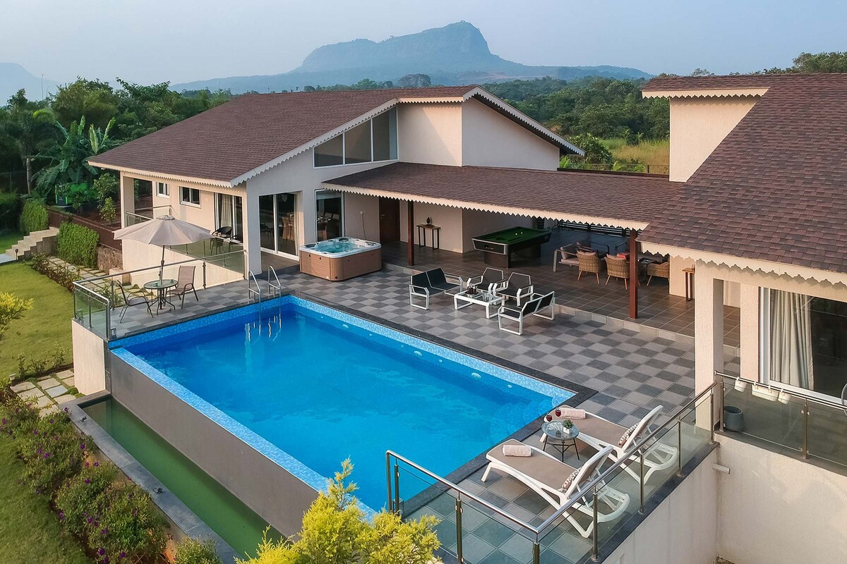 StayVista Luxury Villa 123 with Pvt Pool & Lawn