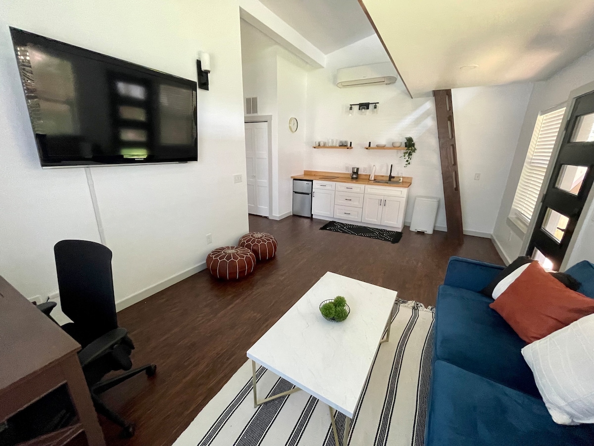 现代舒适的1卧室客房，靠近NoDa和麦木