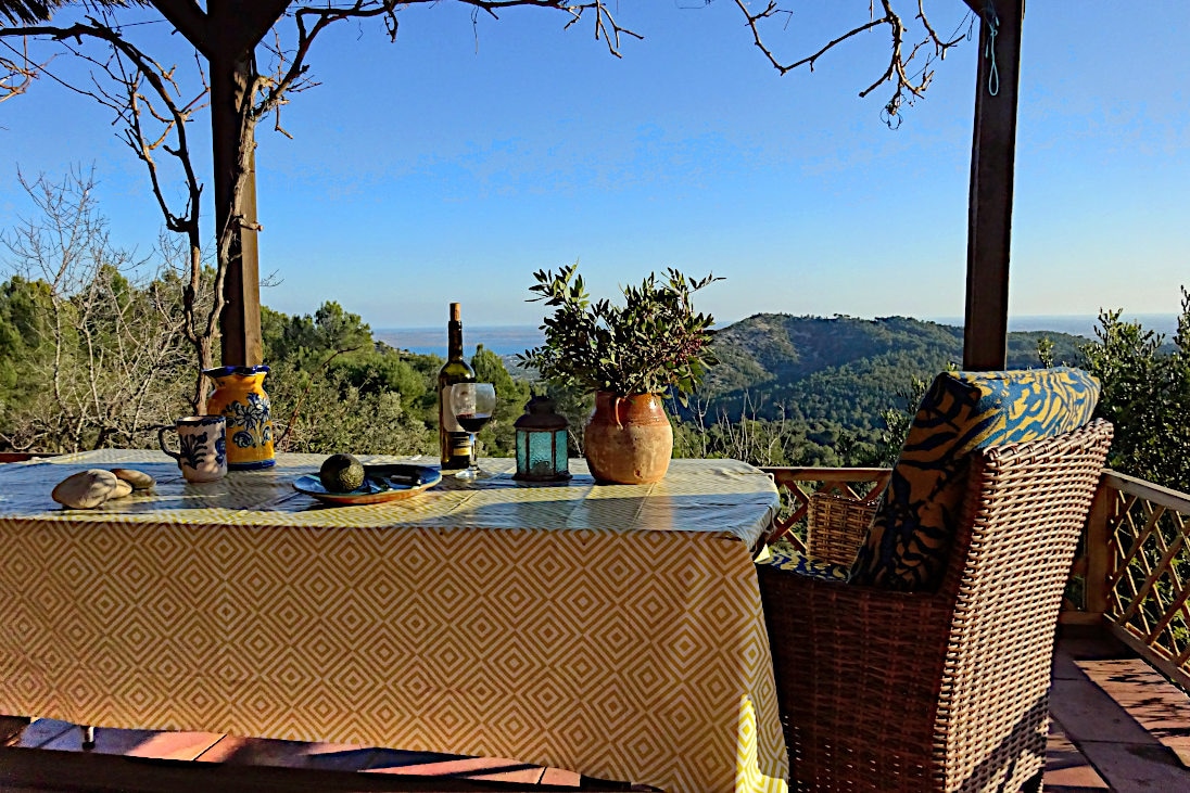 Rural home, a quiet paradise with view of the sea