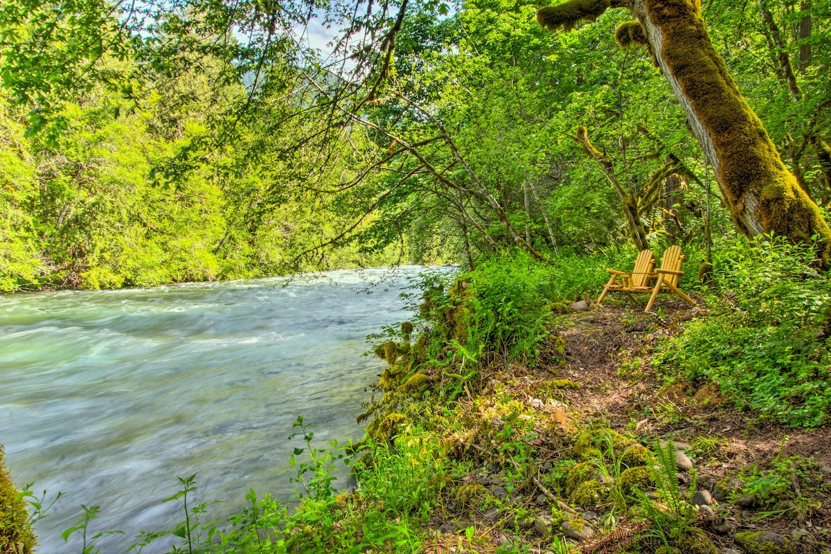 Sahalie瀑布附近的McKenzie Bridge River House