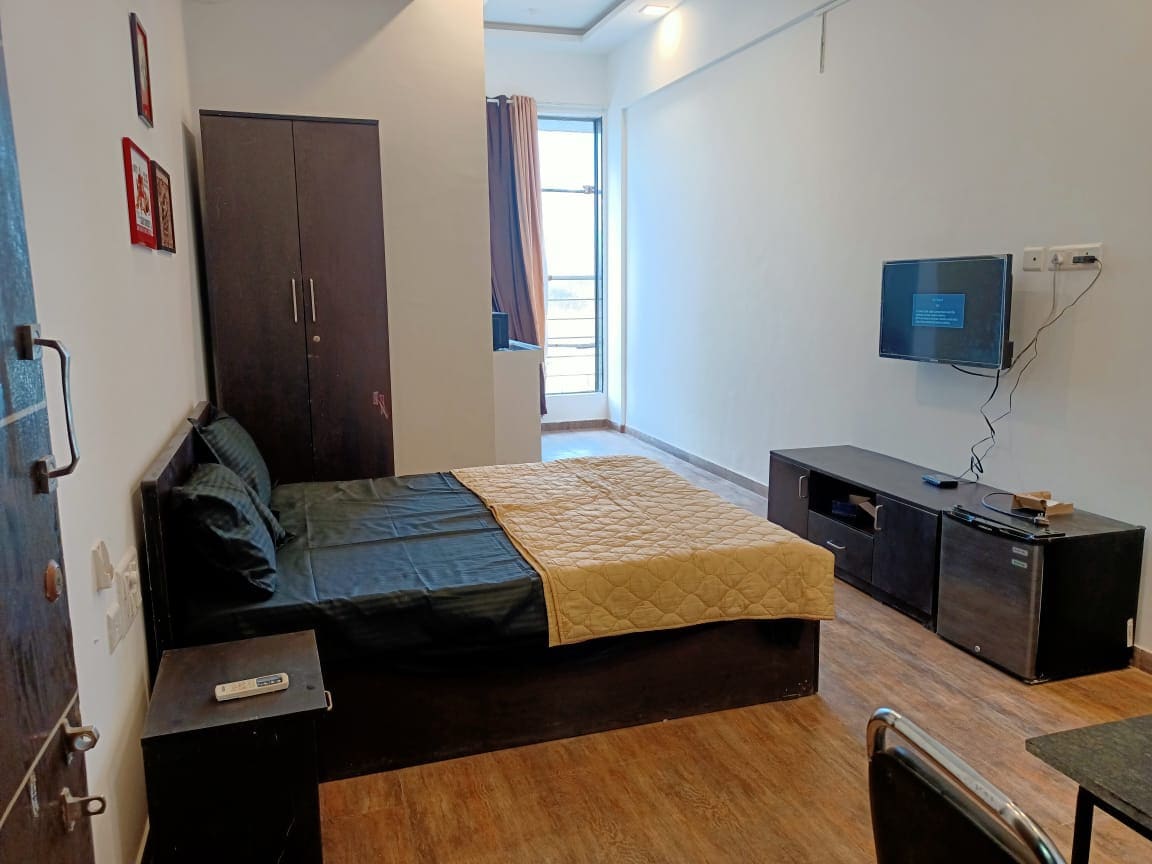 Lovely Studio Room with Shared Pool (Near Imagica)