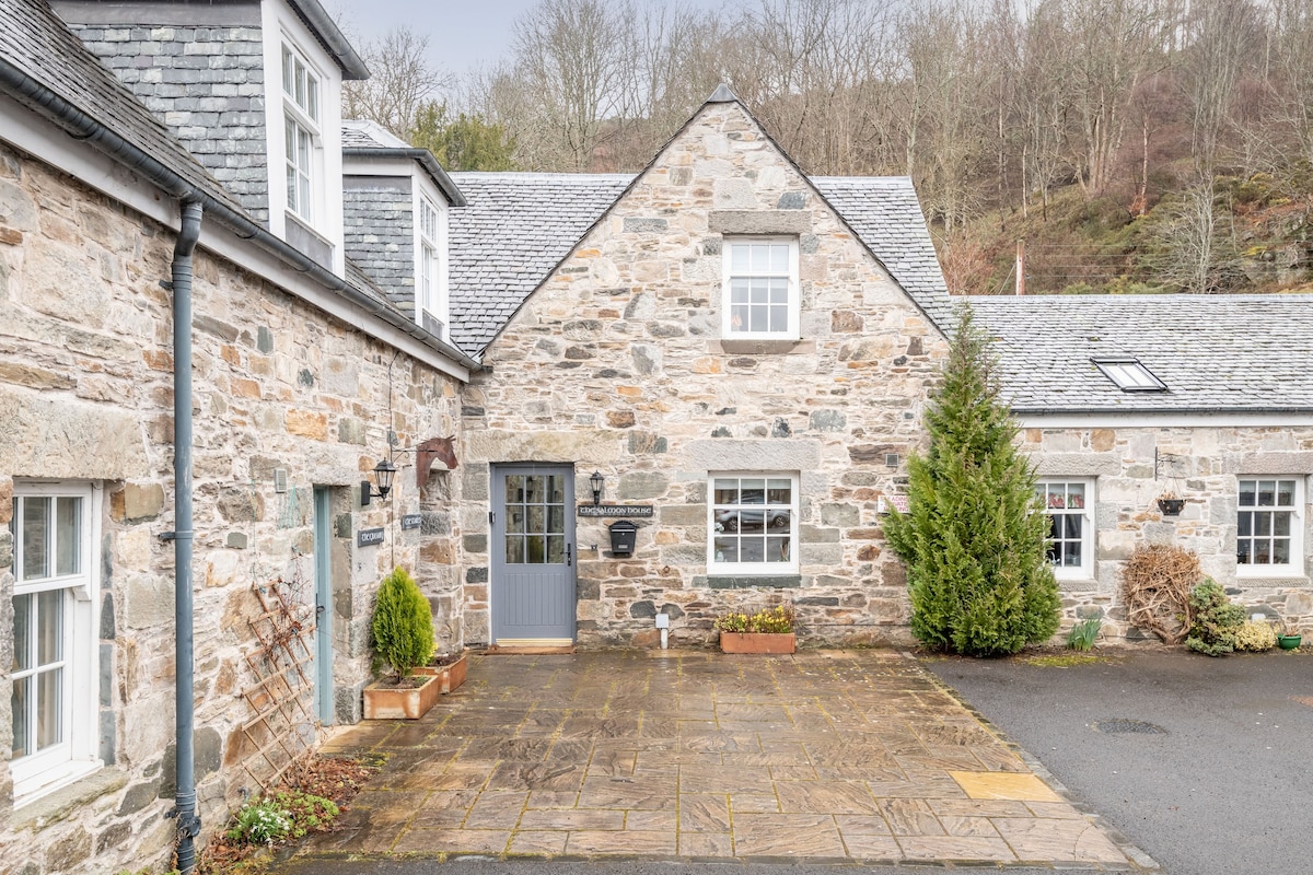 Unique two bedroom cottage in Highland Perthshire