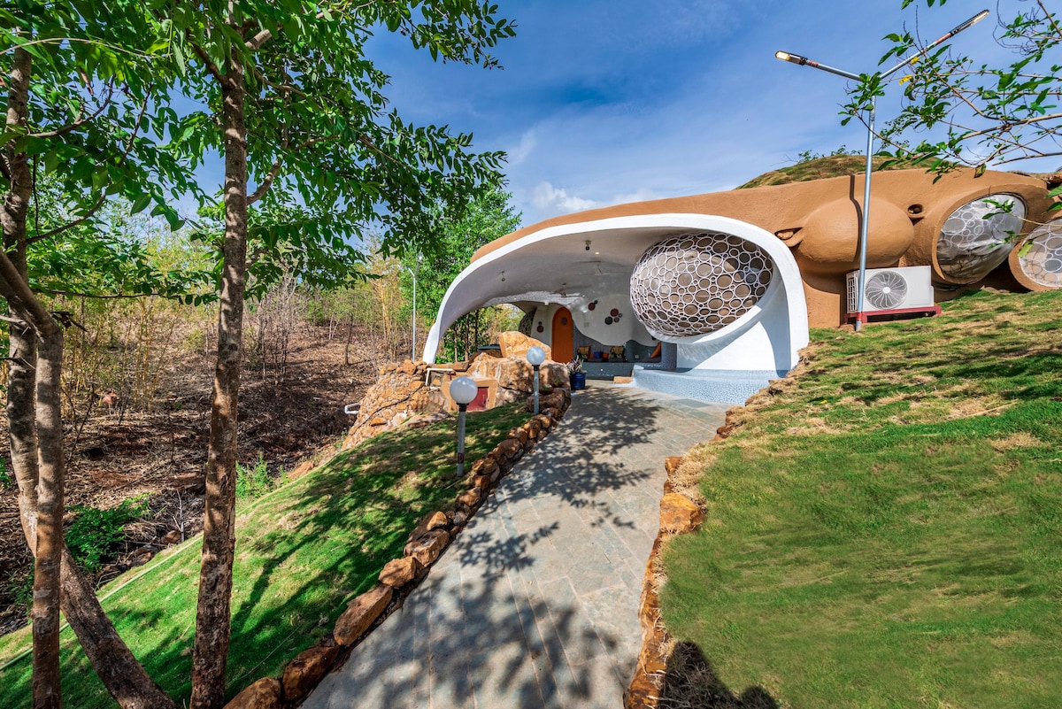 Earth Shelter/Cave home with Pool & Rooftop Garden