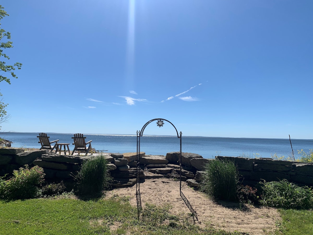 Home on the bay with amazing views!