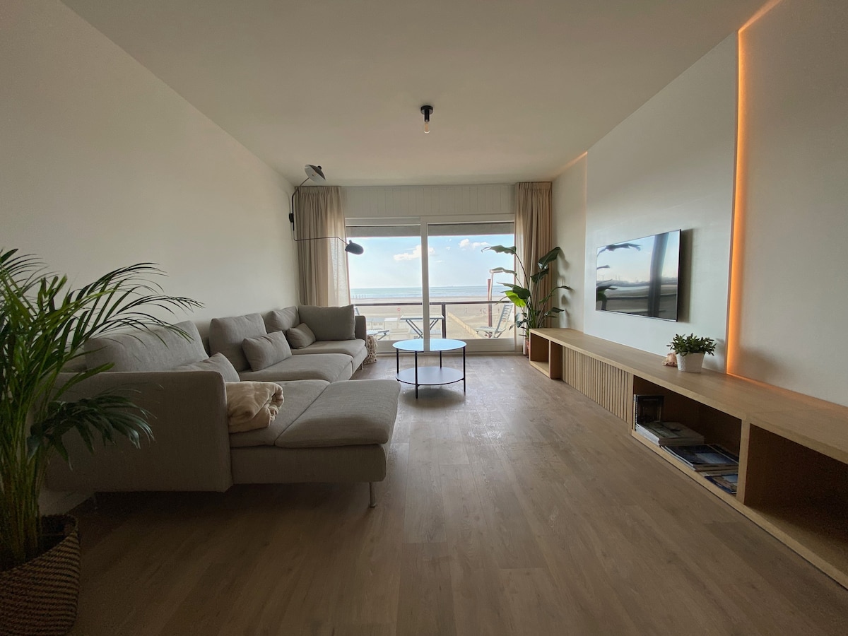 Lichtrijk vakantie-appartement met zeezicht