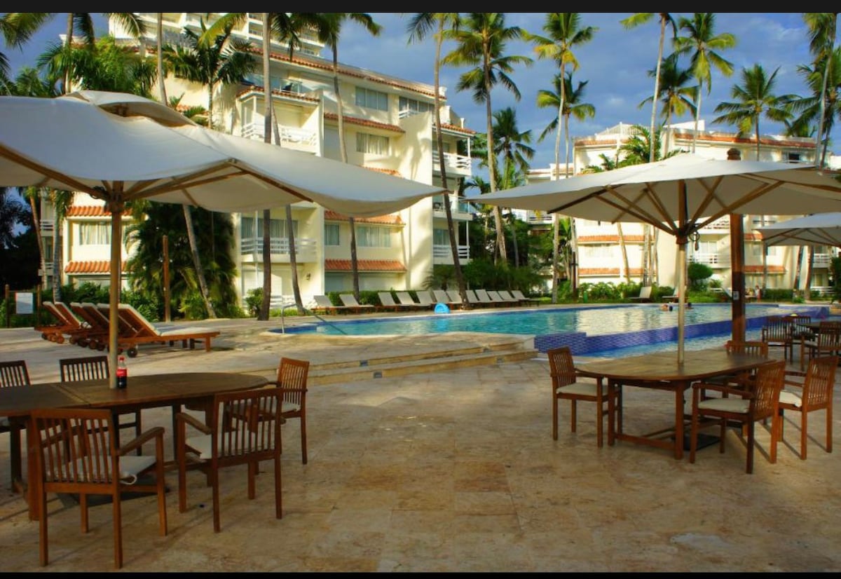 Lovely & luxurious 2 bedroom beach club apartment