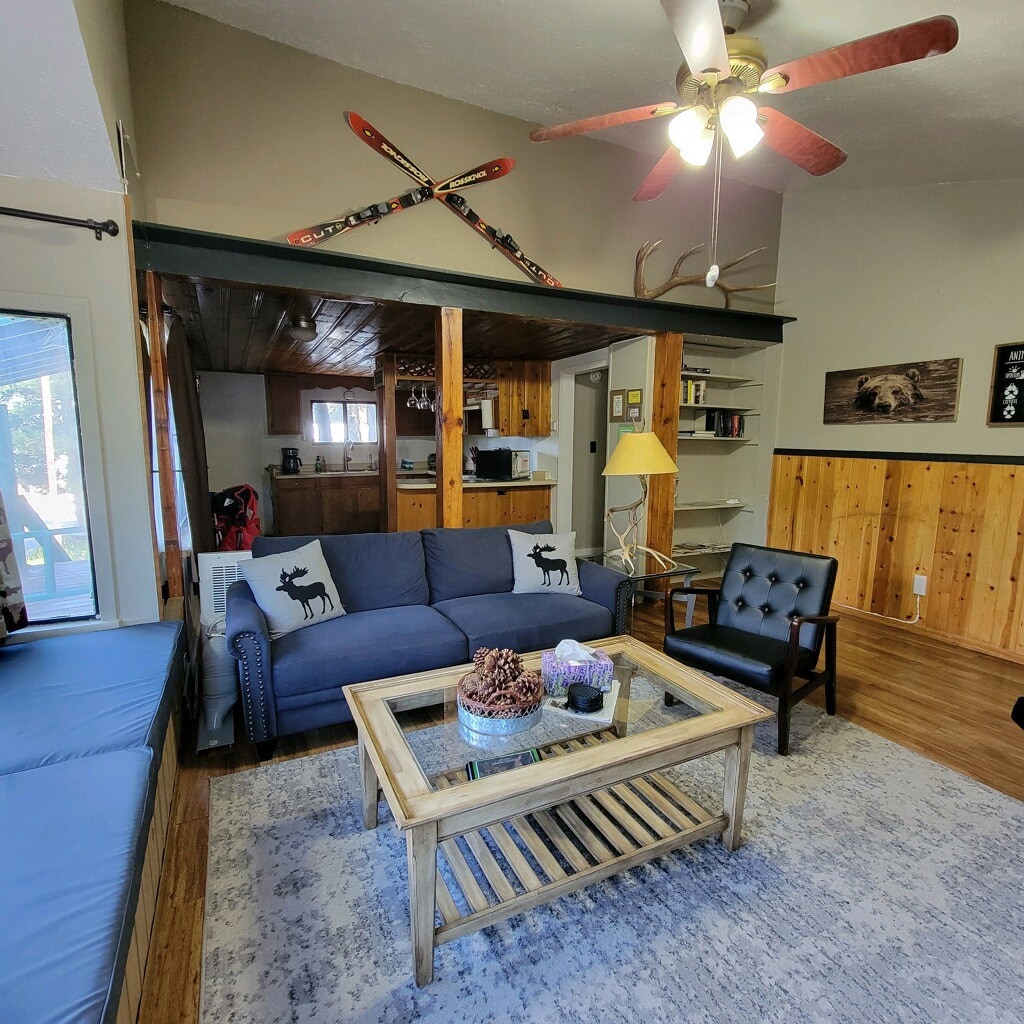 Coyote Cabin.  Close to Golf, Dining, Shopping