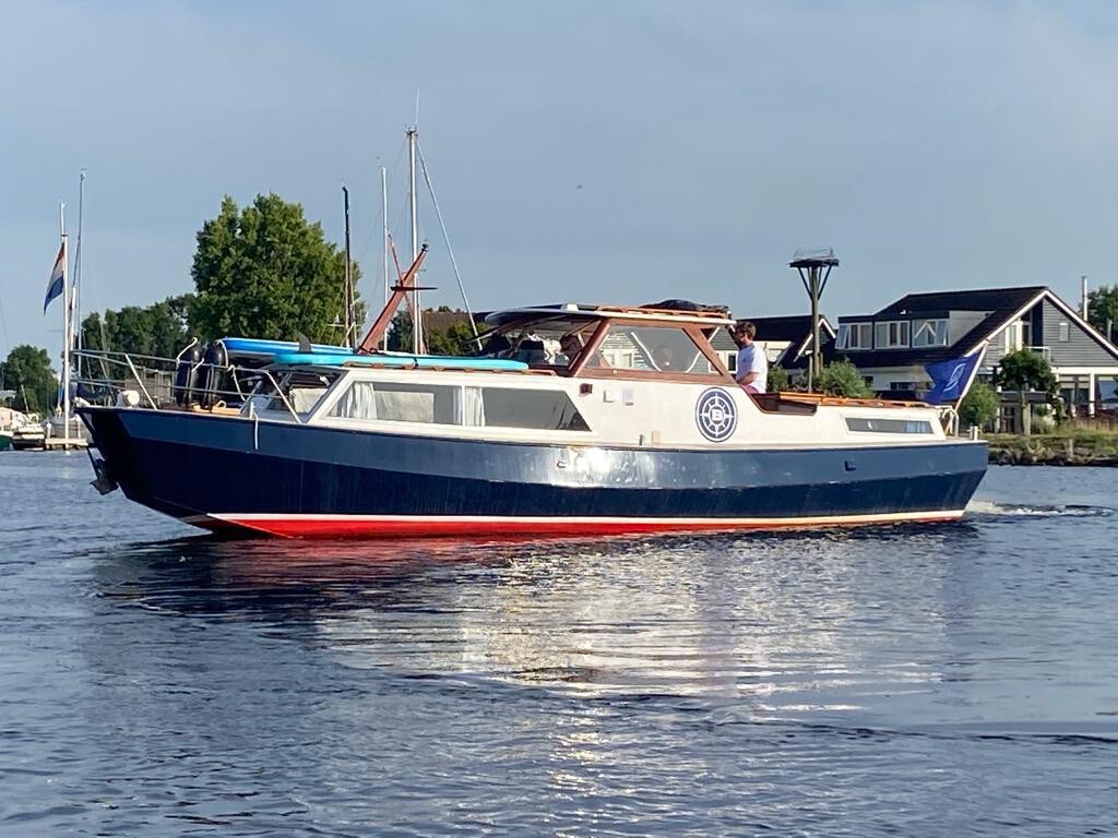 Refitted Classic Motor Yacht 12m at 5*Marina 4+2